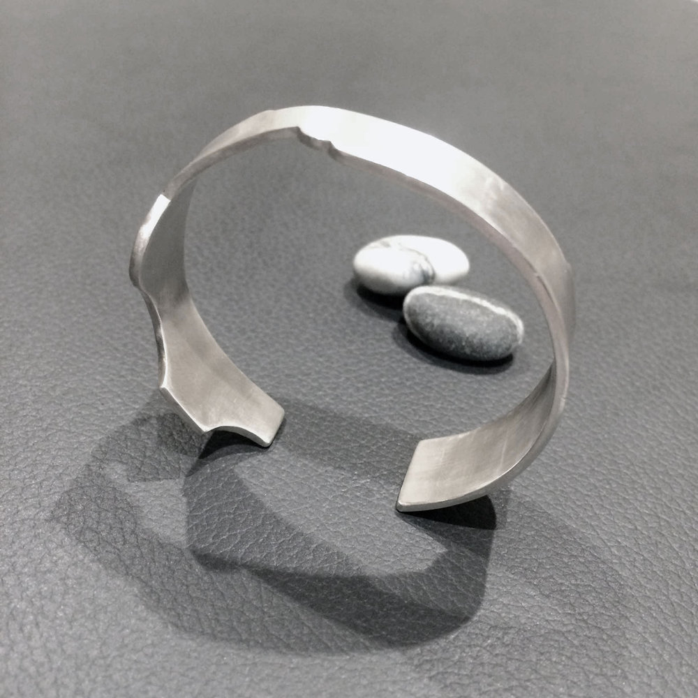 Profile bangle