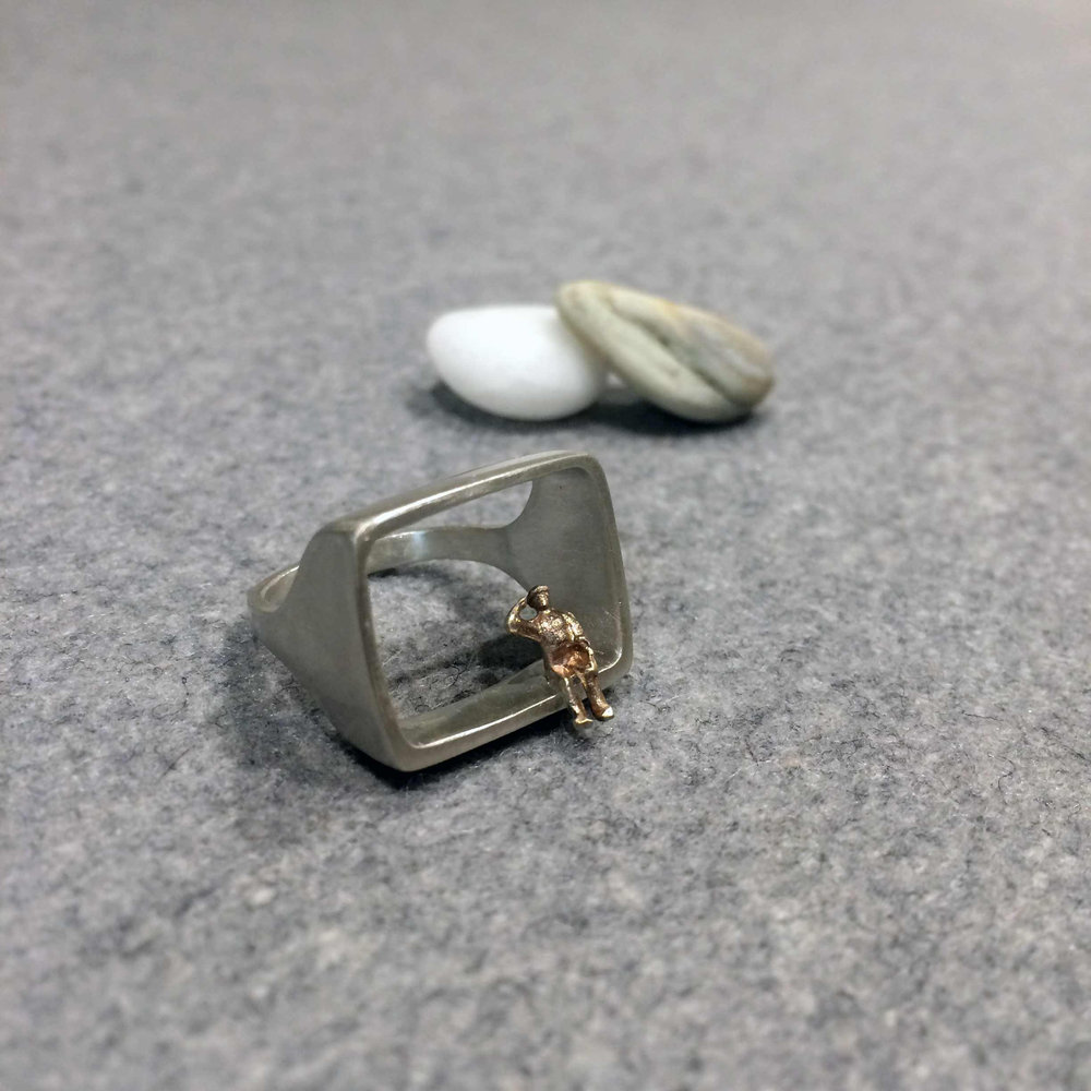 Bay window ring