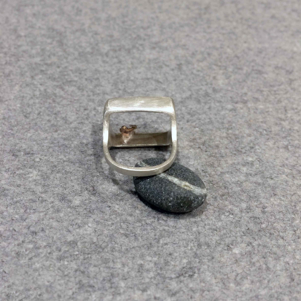 Bay window ring